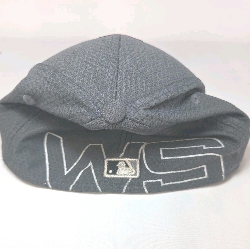 NEW -Boston Red Sox 2018 World Series Champs Baseball Hat - Locker Room New Era - Picture 2 of 7